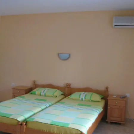 Трите Кладенеца Gasthof Warna